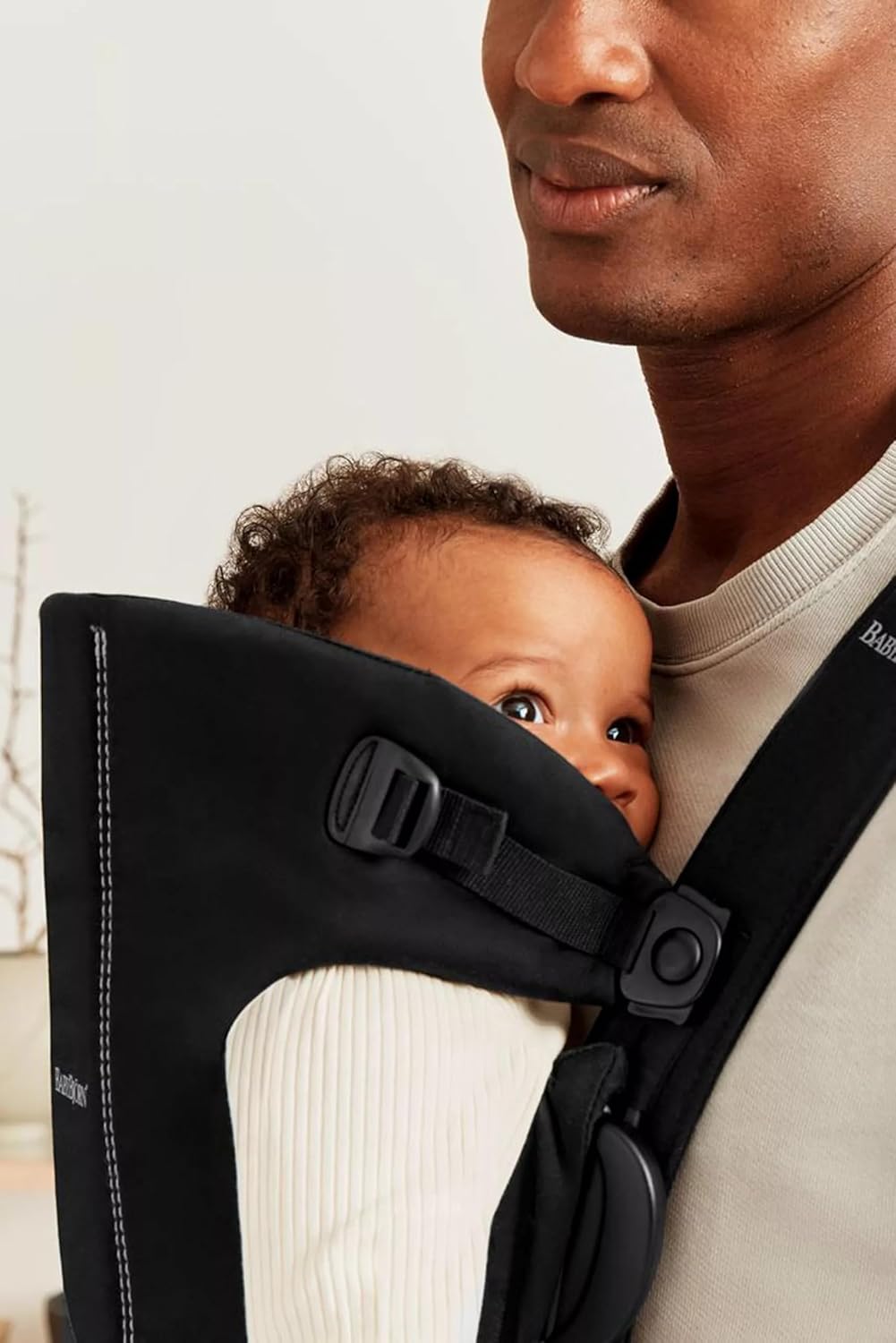BabyBjörn Baby Carrier Mini, Black, Woven | Newborn Carrier (7-25 lbs), Ergonomic, Easy-to-Use
