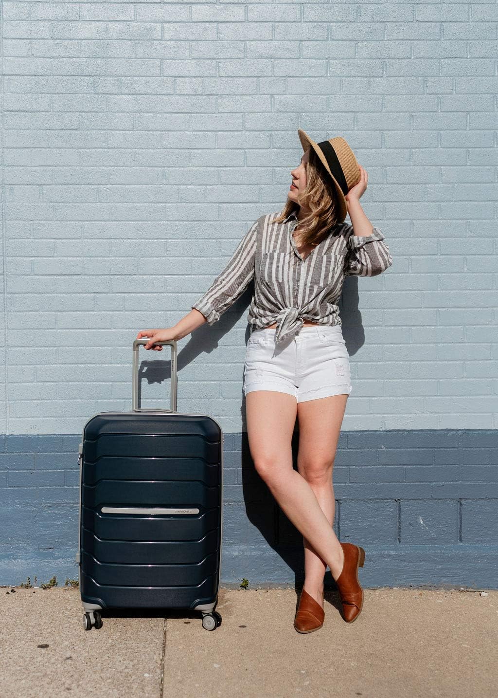 Samsonite Freeform 24-Inch Medium Luggage with Dual 360° Spinner Wheels - Checked Suitcase - TSA Lock, Airline-Approved - Lightweight Durable Polypropylene Expandable Hardshell - Navy